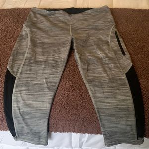 Lululemon cropped grey and black leggings